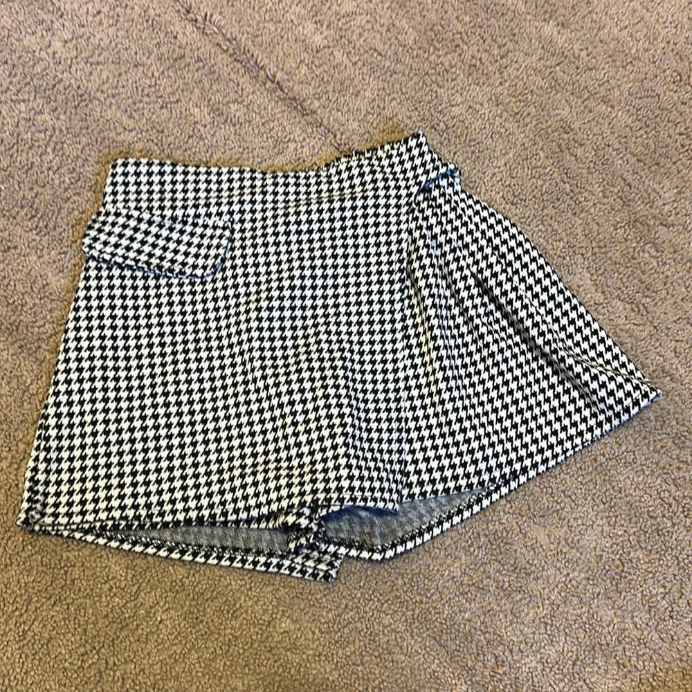 Girls Zara hound tooth skort